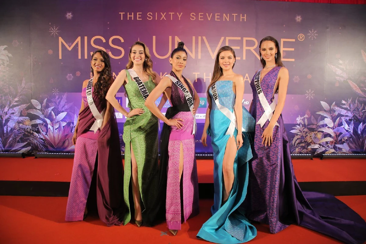 สาวงามผู้เข้าประกวดมิสยูนิเวิร์ส 2018 อวดโฉมชุดผ้าไหมไทยสุดอลังการ