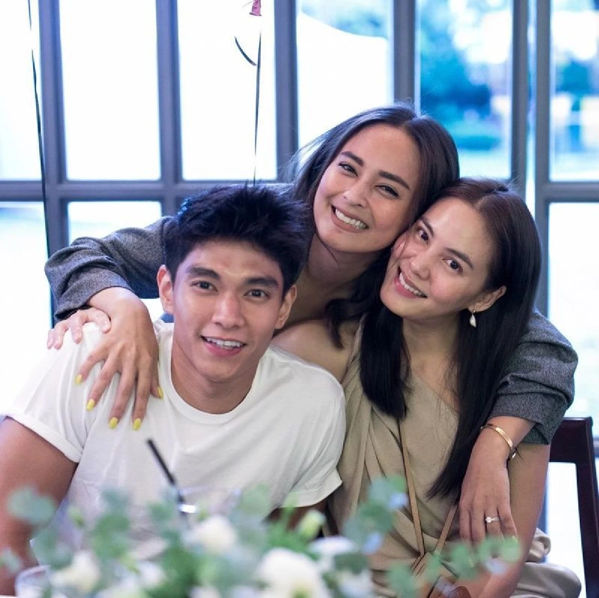 แก๊งนางฟ้ารวมตัวฉลองวันเกิดให้ นานา กับมิตรภาพยาวนานเกือบ 20 ปี