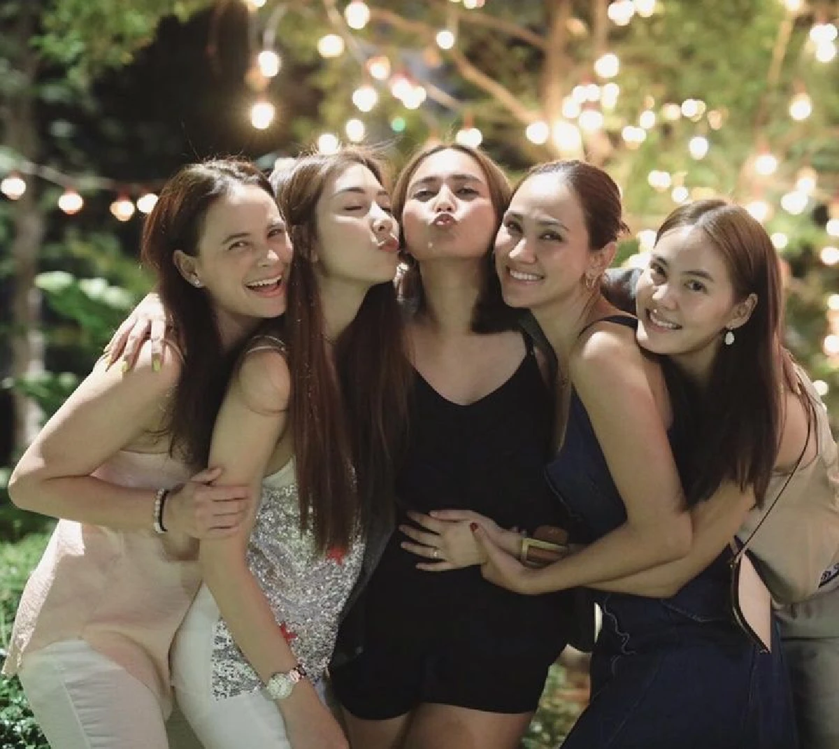 แก๊งนางฟ้ารวมตัวฉลองวันเกิดให้ นานา กับมิตรภาพยาวนานเกือบ 20 ปี