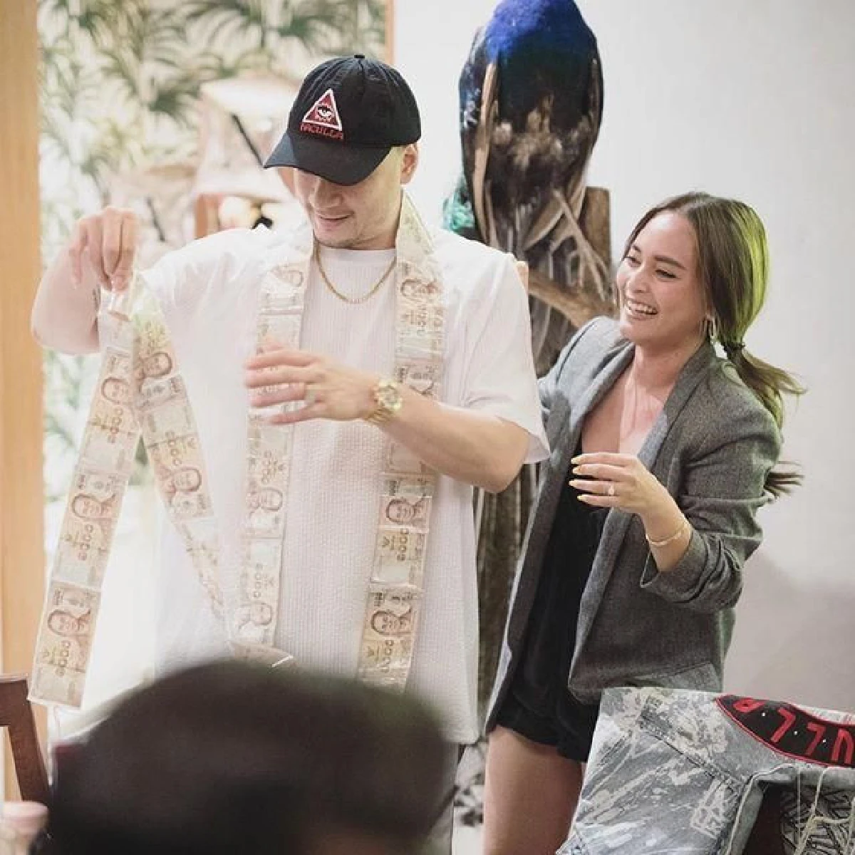 ภรรยาสายเปย์! นานา ซ่อนเงินหมื่นในเค้ก..ให้ของขวัญสามีในวันเกิดตัวเอง (คลิป)