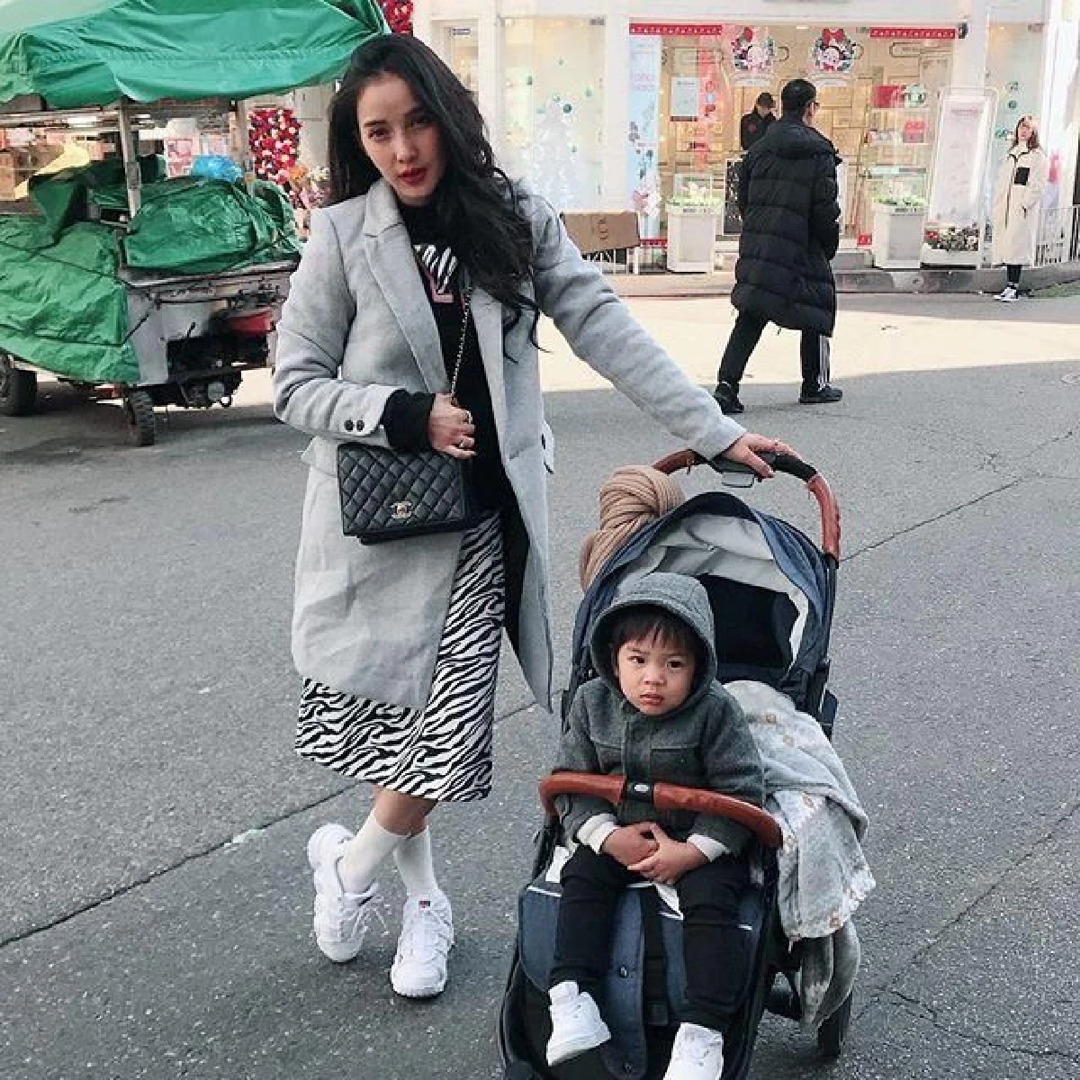 แพท ณปภา พา น้องเรซซิ่ง รับลมหนาวเกาหลี แฮปปี้ตามประสาแม่ลูก