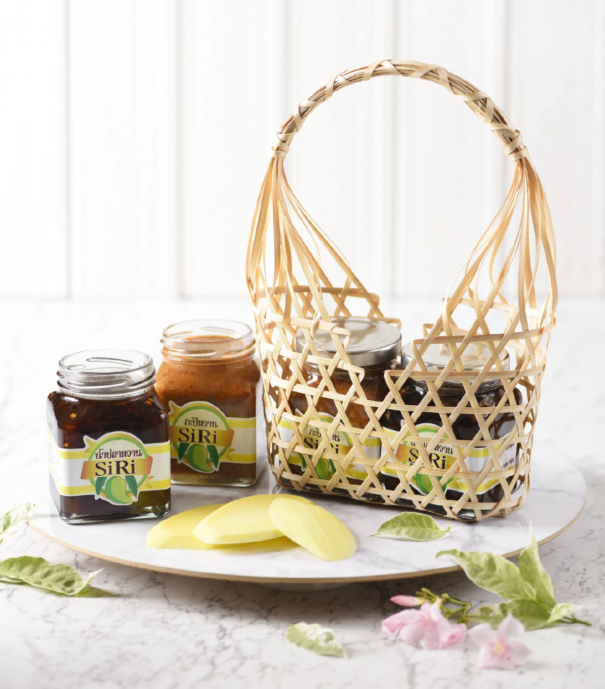 ให้ความอร่อยสุดพิถีพิถัน ‘กระเช้าของขวัญอีทไทย’