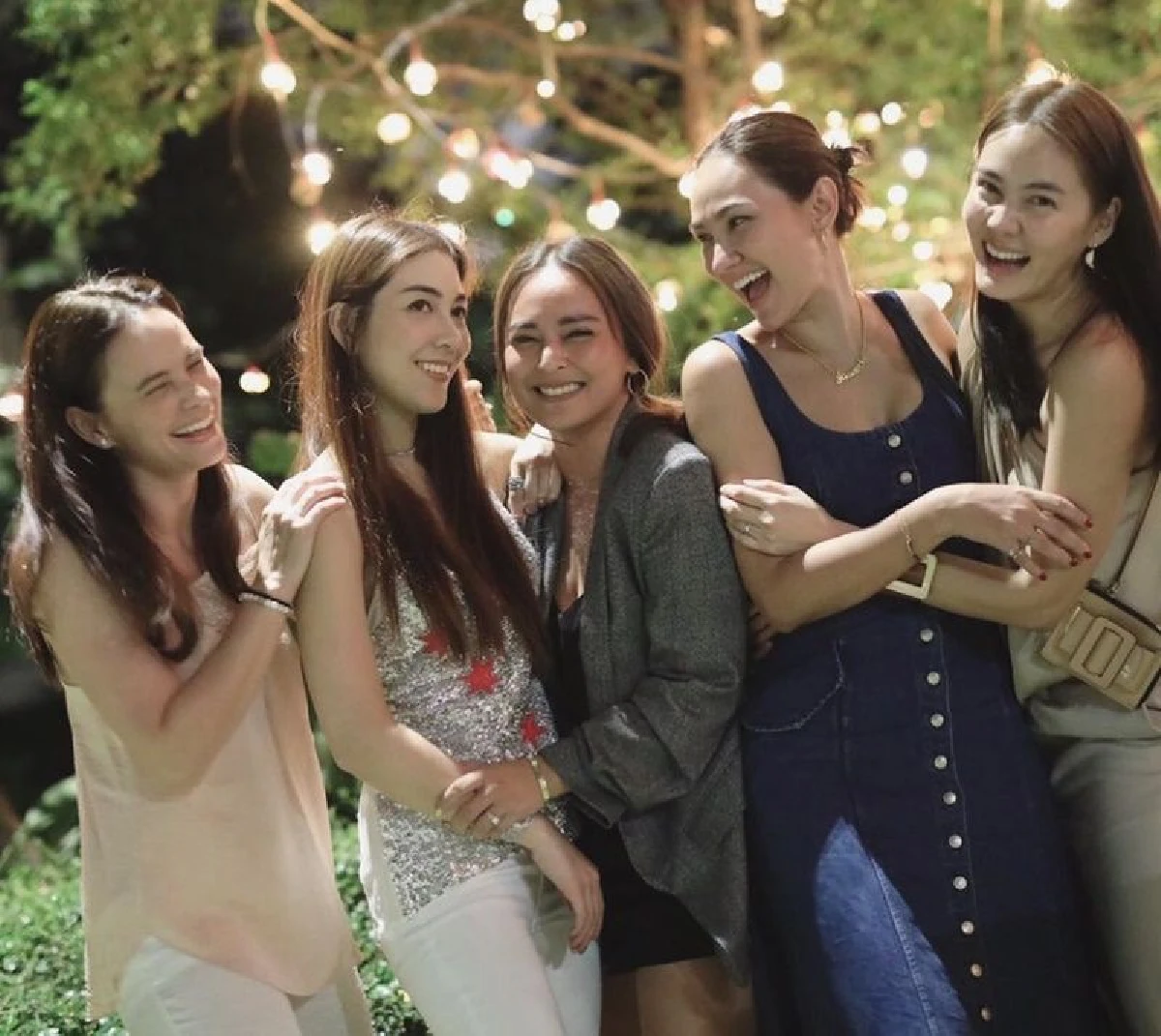 แก๊งนางฟ้ารวมตัวฉลองวันเกิดให้ นานา กับมิตรภาพยาวนานเกือบ 20 ปี