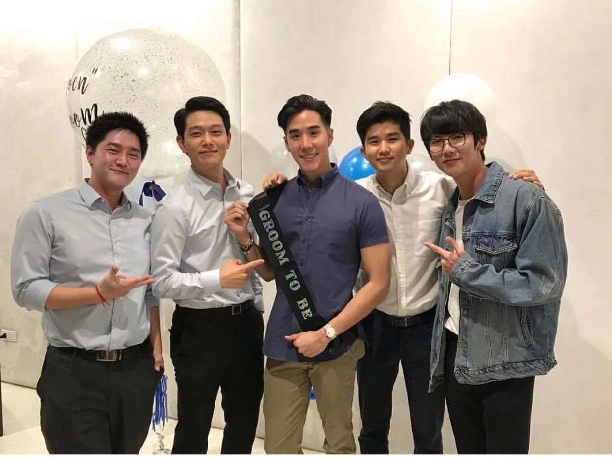 ปาร์ตี้สละโสด เขื่อน K-Otic แต่งชุดเจ้าสาวรวมตัวสมาชิกบอยแบนด์ในรอบ 10 ปี