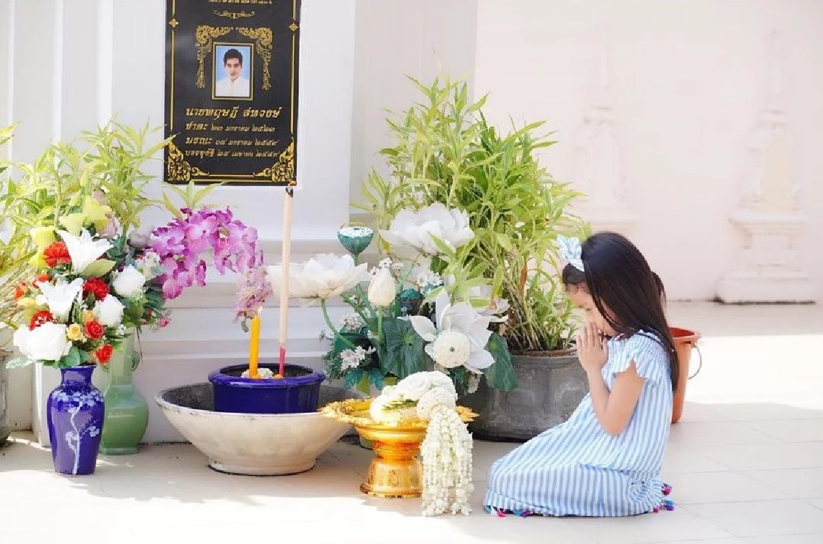 น้องมะลิ อ้อน แม่โบว์ ขอถ่ายรูปคู่ พ่อปอ ก่อนออกไปโรงเรียน