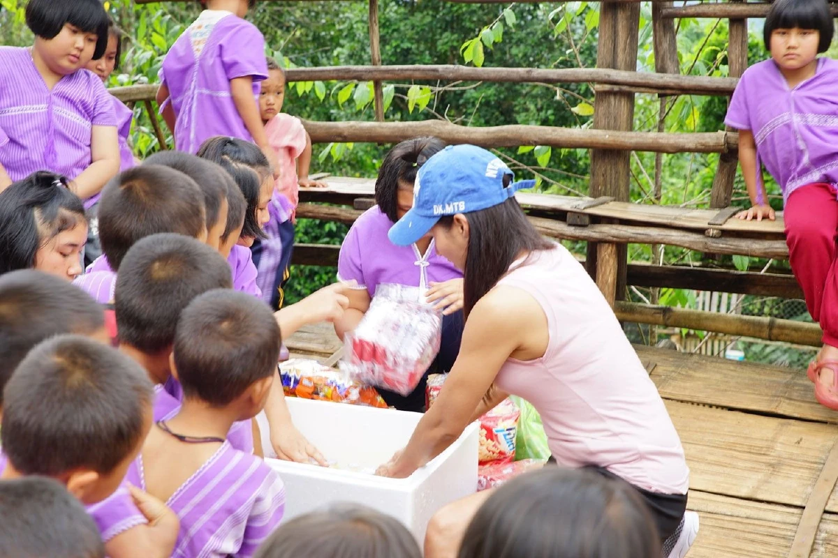 ชญาน์นันท์ ชเนศวงศ์ภัทร ‘แบ่งให้น้องอิ่ม... กอดให้น้องอุ่น’