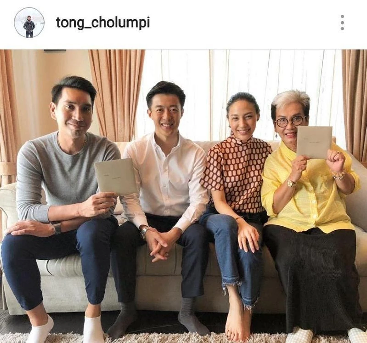 ว่าที่เจ้าสาวคนต่อไป สายไหม มณีรัตน์ ควงแฟนหนุ่มเดินสายแจกการ์ดวิวาห์แล้ว