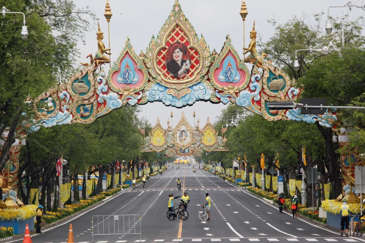 ชมภาพชุดประชาชนทยอยร่วมปั่นจักรยาน"Bike อุ่นไอรัก"คึกคัก