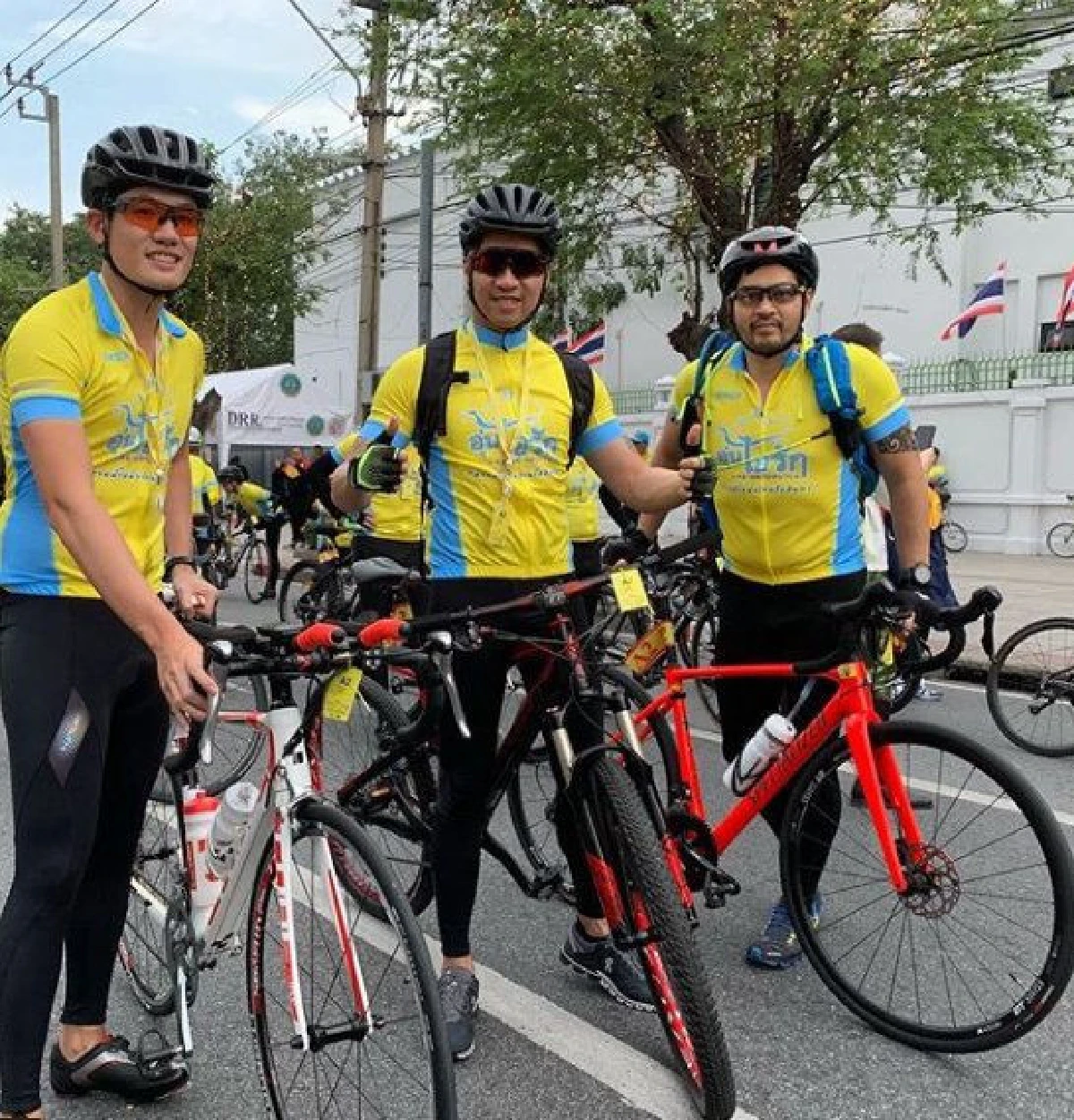 นักการเมือง-คนดัง ร่วมปั่นจักรยาน "Bike อุ่นไอรัก"
