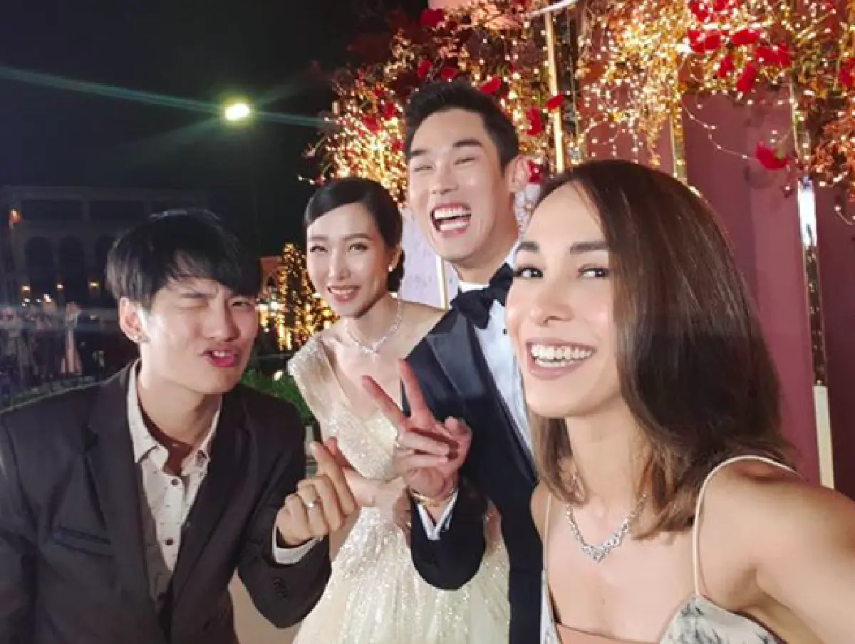 ขนมาทั้งวงการ! ส่องภาพงานฉลองวิวาห์ “กันต์-พลอย” หวานชื่น จัดเต็มสุดๆ