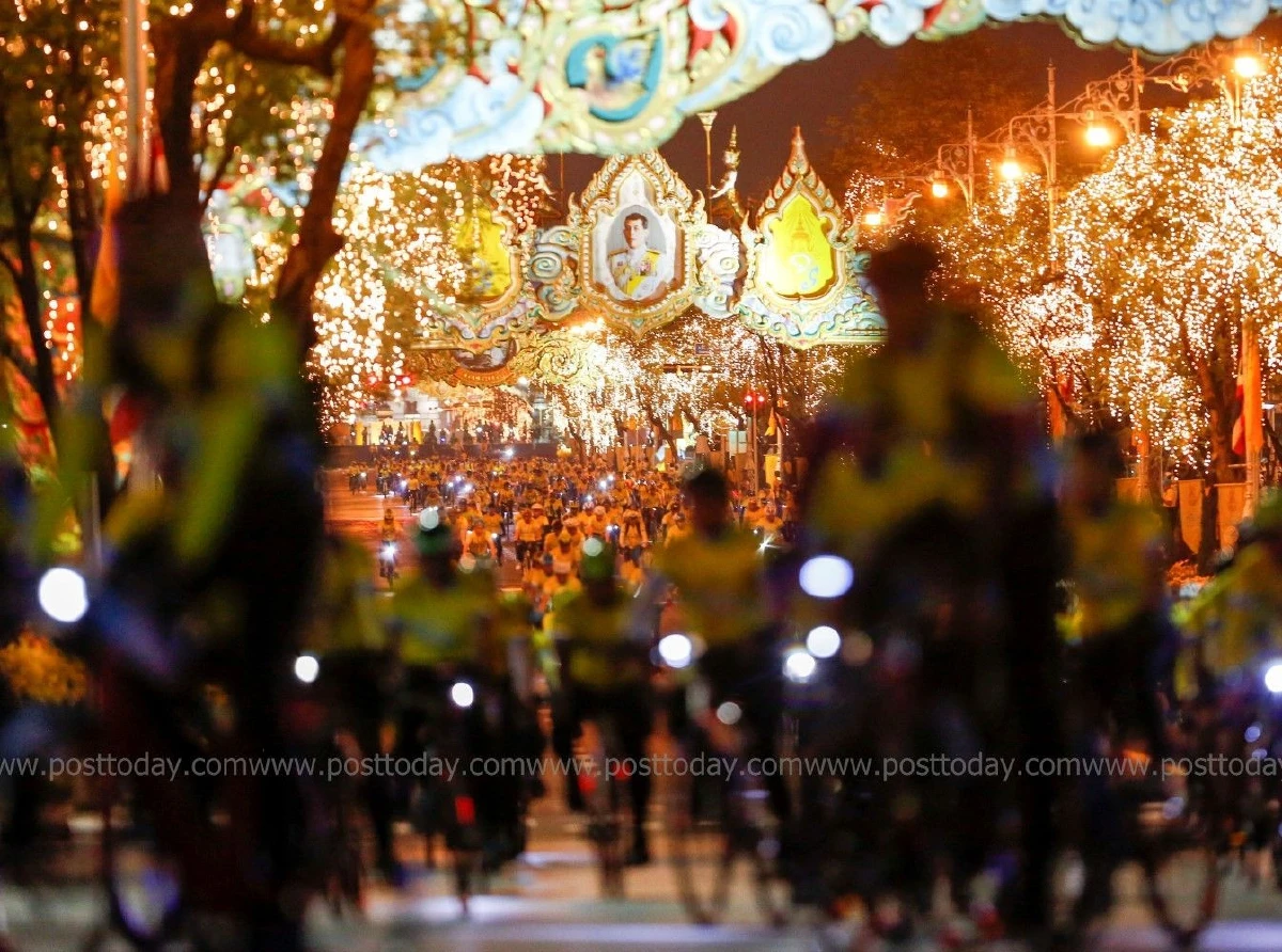 ปีติ! "สมเด็จพระเจ้าอยู่หัว"ทรงจักรยานนำนักปั่น "Bike อุ่นไอรัก"