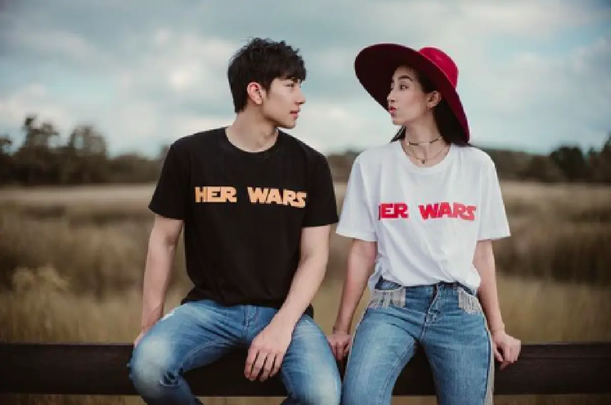 แยกไม่ออกแล้ว "มิ้นต์ ชาลิดา" โพสต์ภาพคู่น้องชาย “ม่อน” ขณะใส่วิกผมยาว เหมือนกันมาก