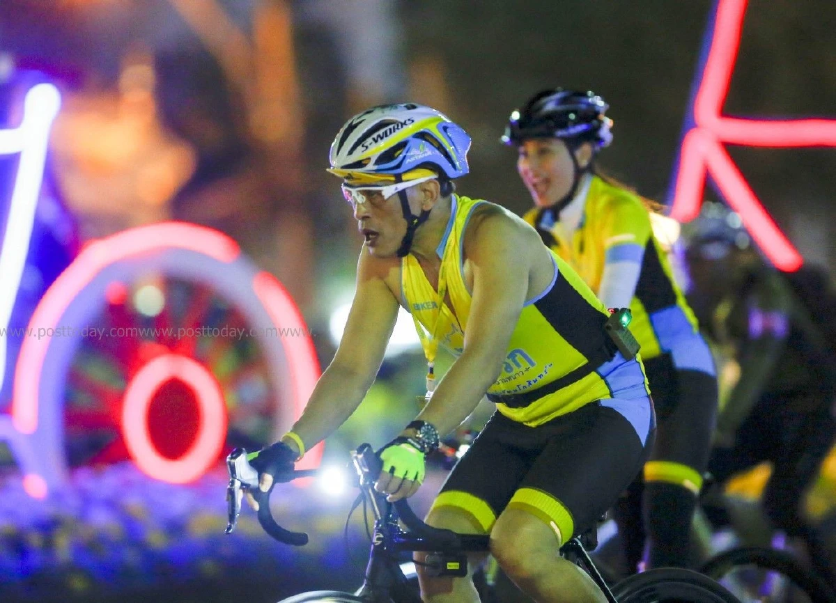 ปีติ! "สมเด็จพระเจ้าอยู่หัว"ทรงจักรยานนำนักปั่น "Bike อุ่นไอรัก"