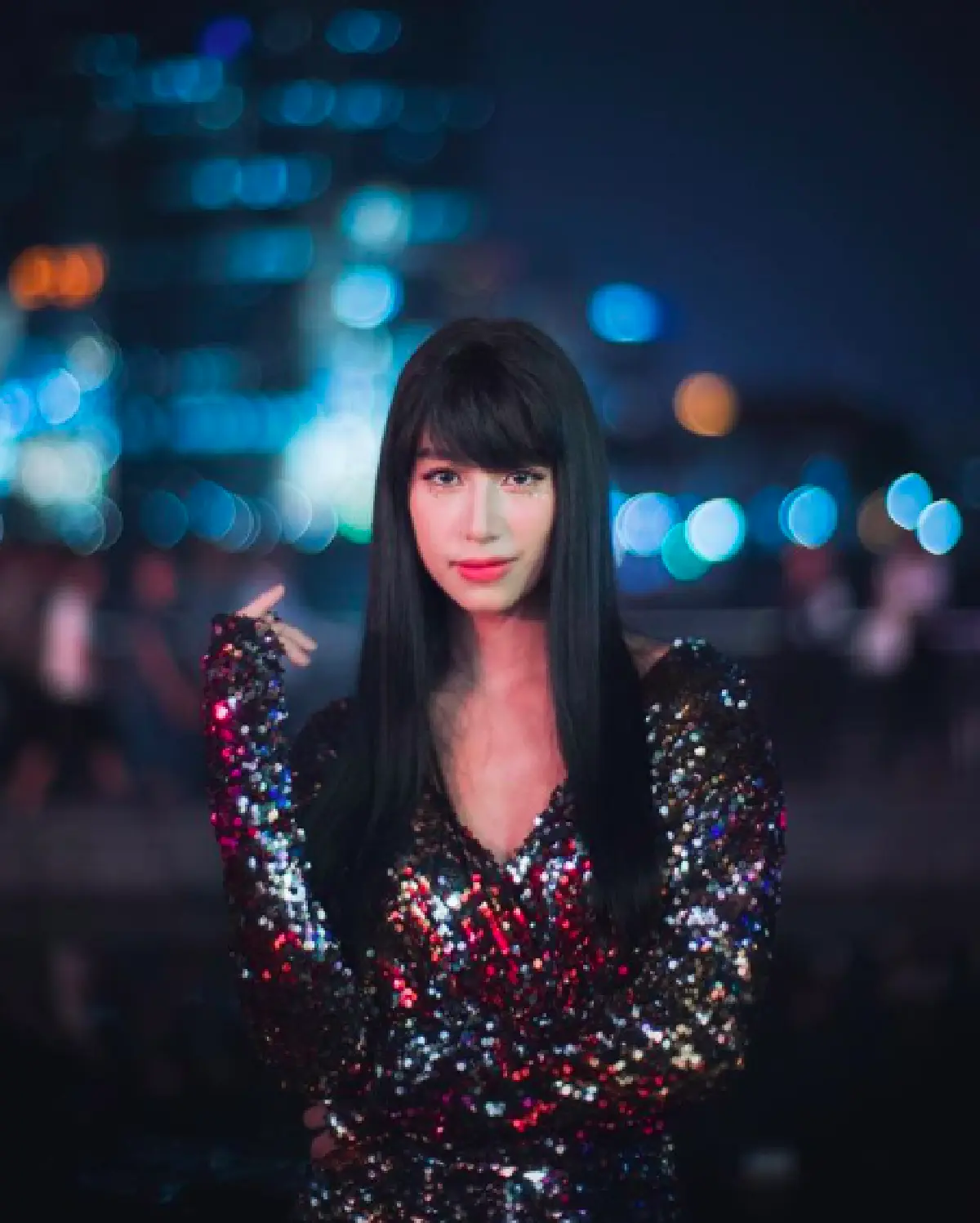 แยกไม่ออกแล้ว "มิ้นต์ ชาลิดา" โพสต์ภาพคู่น้องชาย “ม่อน” ขณะใส่วิกผมยาว เหมือนกันมาก