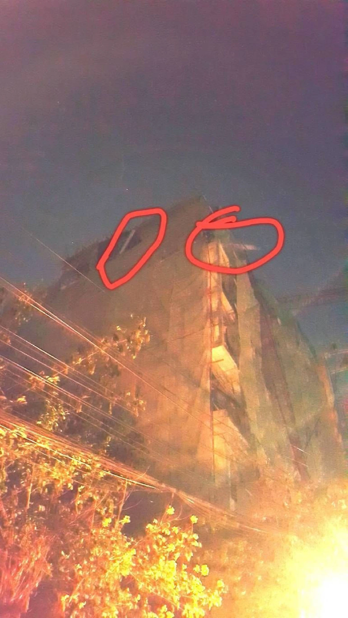 เครนก่อสร้างคอนโดร่วงย่านลาดพร้าว44 ทำไฟดับทั้งซอย