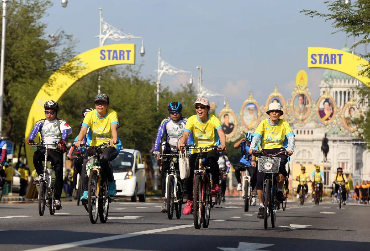 รวมใจทั่วประเทศ ปั่นจักรยาน "Bike อุ่นไอรัก"