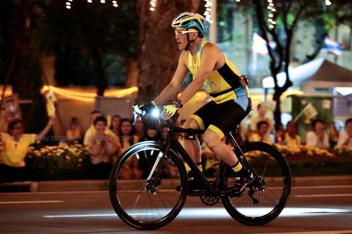 ปีติ! "สมเด็จพระเจ้าอยู่หัว"ทรงจักรยานนำนักปั่น "Bike อุ่นไอรัก"