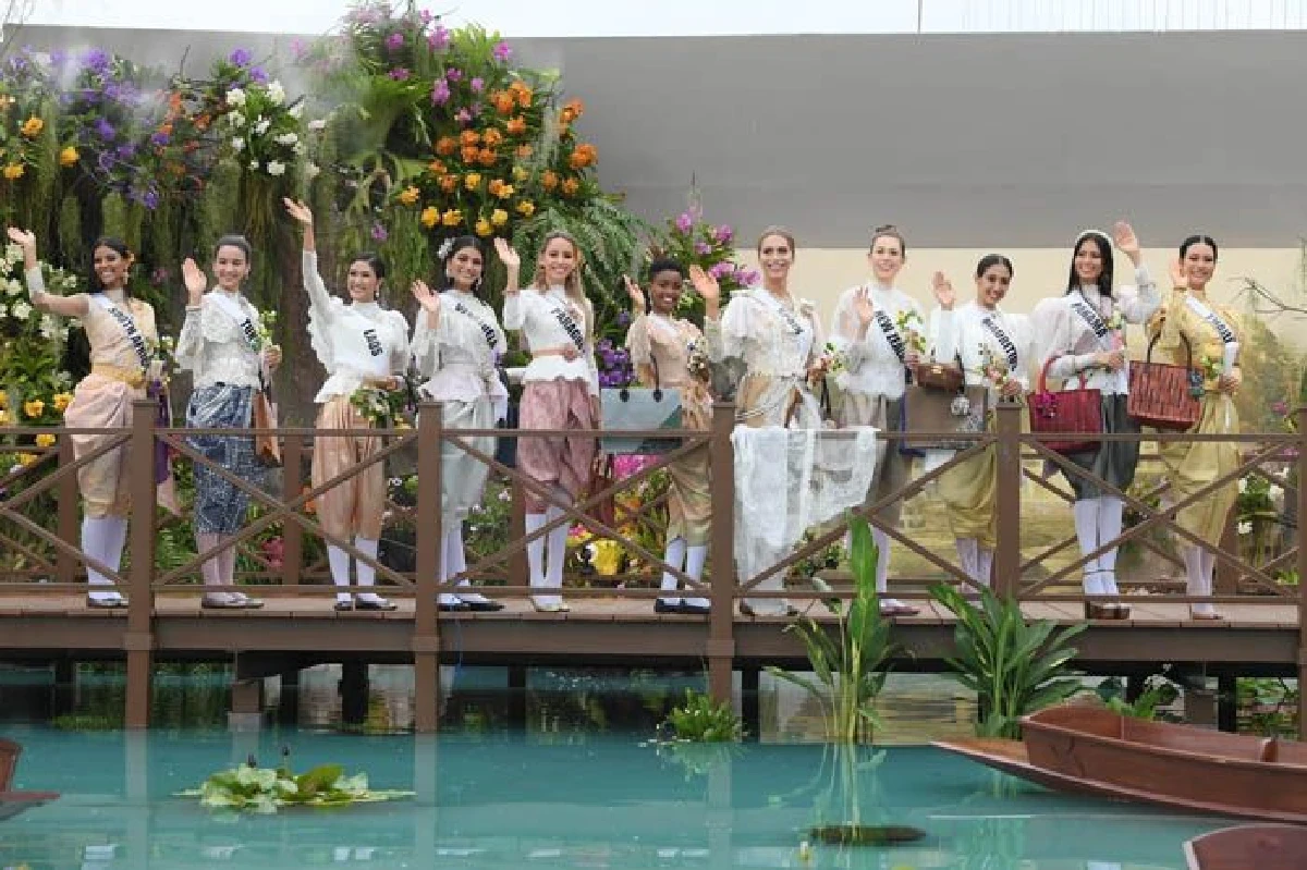 สาวงามผู้เข้าประกวดมิสยูนิเวิร์ส 2018 สวมชุดไทยย้อนยุคสมัยรัชกาลที่ 5 เข้าร่วมงานอุ่นไอรัก