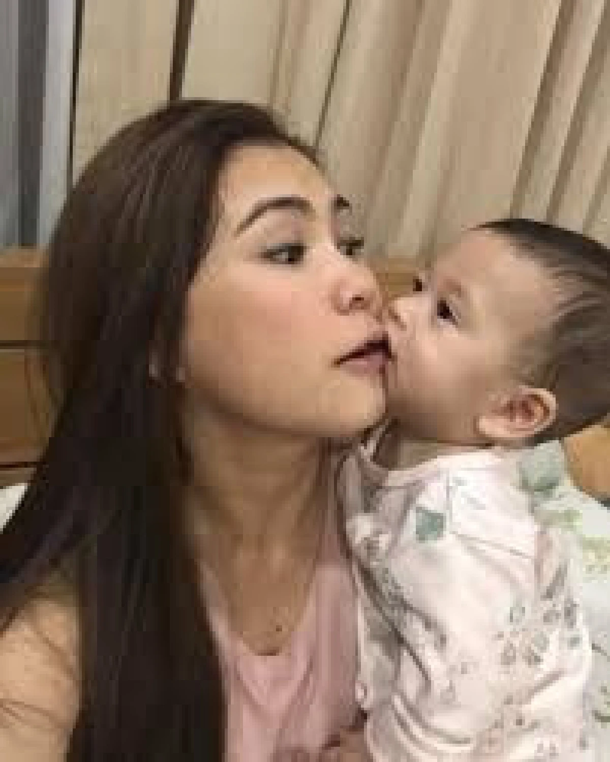 เป็นห่วงหนักมาก! “แม่แอน” แบ่งแอปเปิ้ลให้ “น้องโพธิ์” ทาน เจอคอมเมนต์กลัวความไม่ปลอดภัย