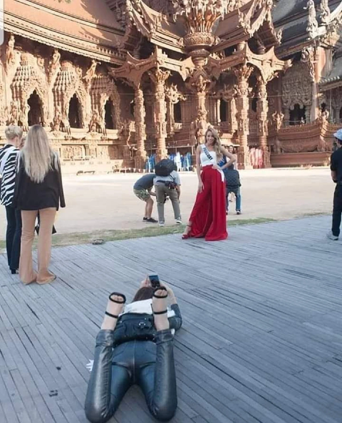 ทุ่มสุดตัว! กับโมเมนต์น่ารักๆ ของ “มิสกัวเตมาลา” ขณะถ่ายภาพให้ “มิสปารากวัย"