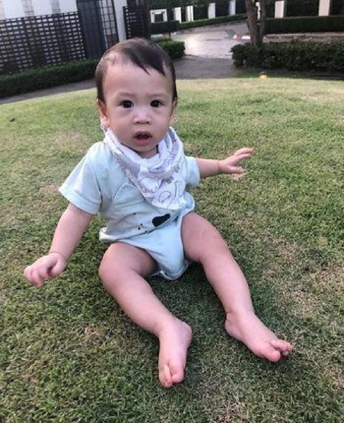 เป็นห่วงหนักมาก! “แม่แอน” แบ่งแอปเปิ้ลให้ “น้องโพธิ์” ทาน เจอคอมเมนต์กลัวความไม่ปลอดภัย