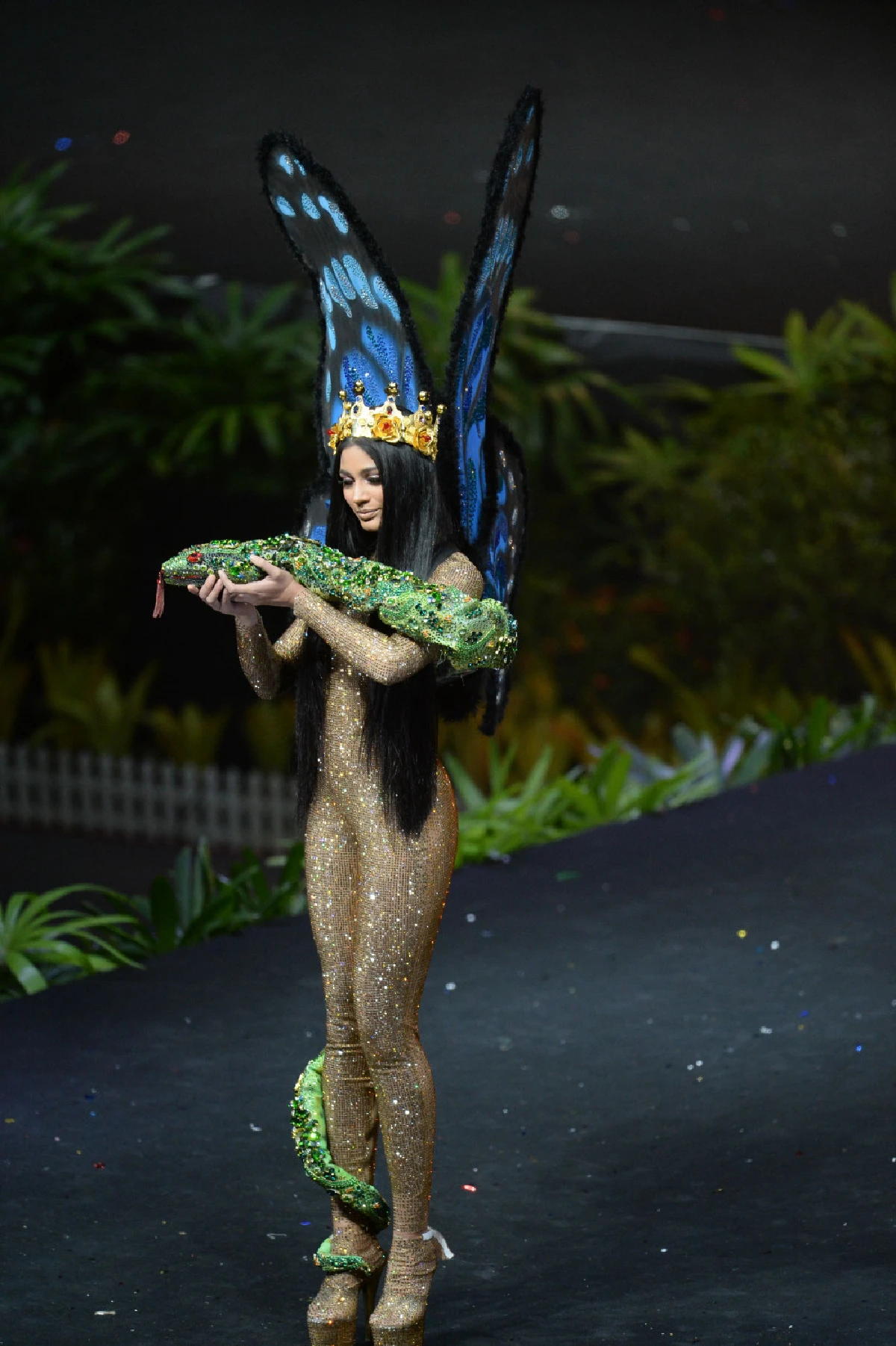 อลังการงานสร้าง! ส่องภาพมิสยูนิเวิร์ส 2018 อวดโฉมรอบชุดประจำชาติ