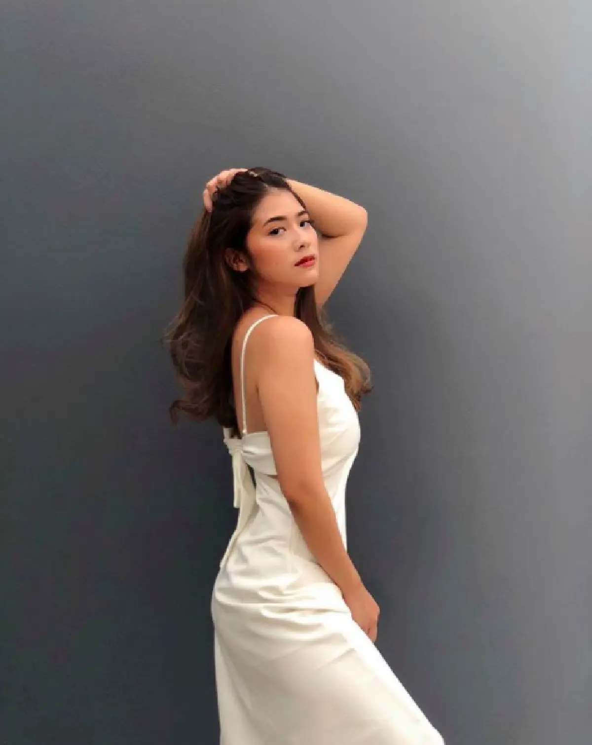 ส่อง 10 ภาพ “เพ็บ” น้องสาว “แพร วทานิกา” กับลุคอินเตอร์สุดแซ่บไม่แพ้พี่สาว