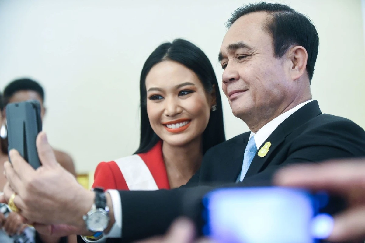 ภาพชุด "94สาวงาม" ผู้เข้าประกวดมิสยูนิเวิร์สเยือนทำเนียบฯ พบ"บิ๊กตู่"