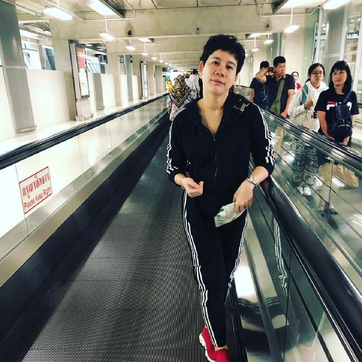 โมเมนต์น่ารัก! “เวฟ สาริน” แซวชุดคลุมท้องภรรยา “บุ้ง ใบหยก” ยังคงคอนเซ็ปต์เท่ๆ แบบเดิม