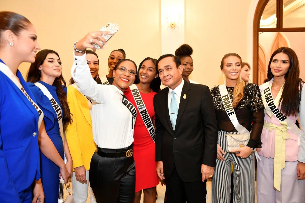 ภาพชุด "94สาวงาม" ผู้เข้าประกวดมิสยูนิเวิร์สเยือนทำเนียบฯ พบ"บิ๊กตู่"