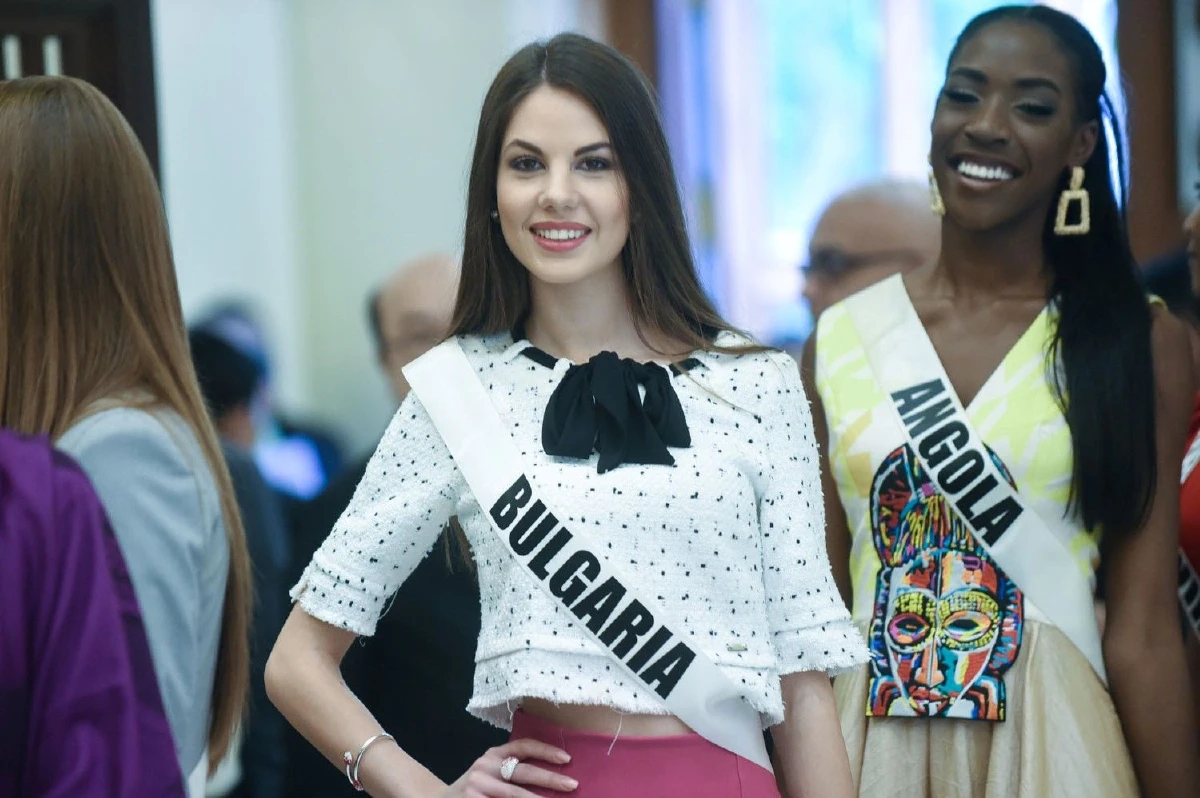 ภาพชุด "94สาวงาม" ผู้เข้าประกวดมิสยูนิเวิร์สเยือนทำเนียบฯ พบ"บิ๊กตู่"