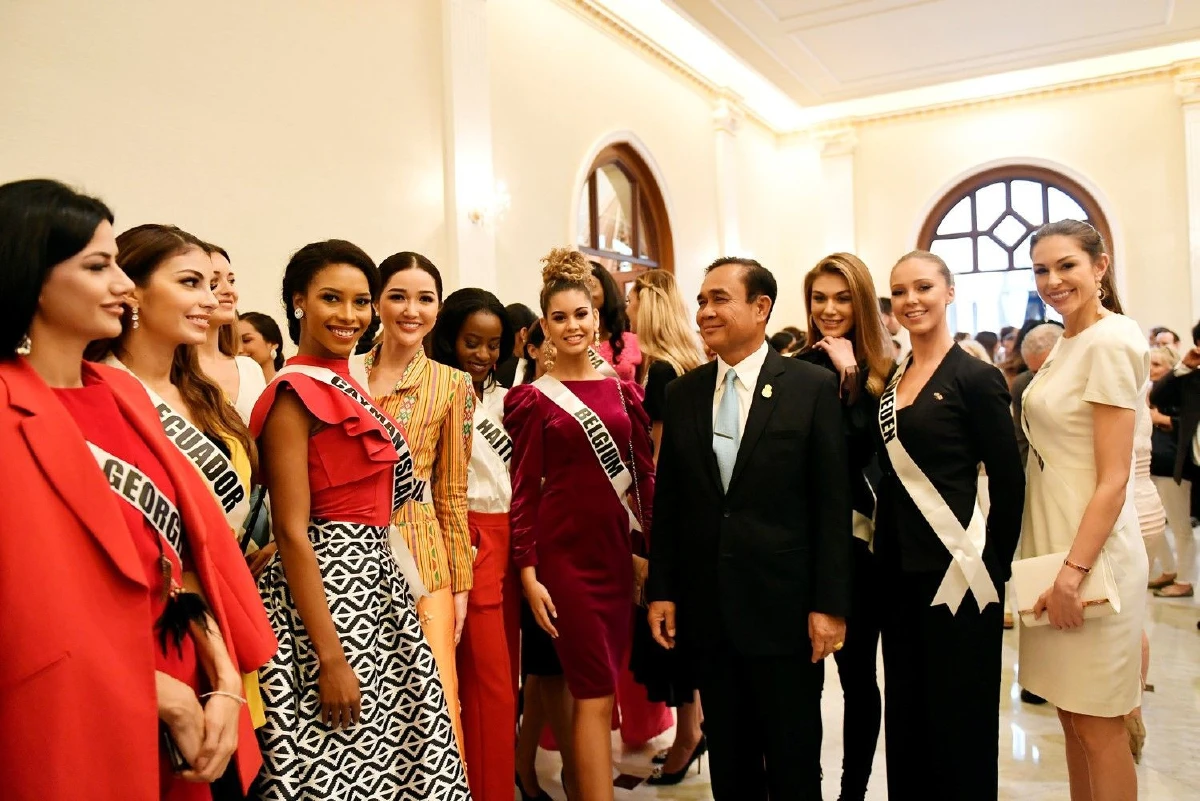 ภาพชุด "94สาวงาม" ผู้เข้าประกวดมิสยูนิเวิร์สเยือนทำเนียบฯ พบ"บิ๊กตู่"