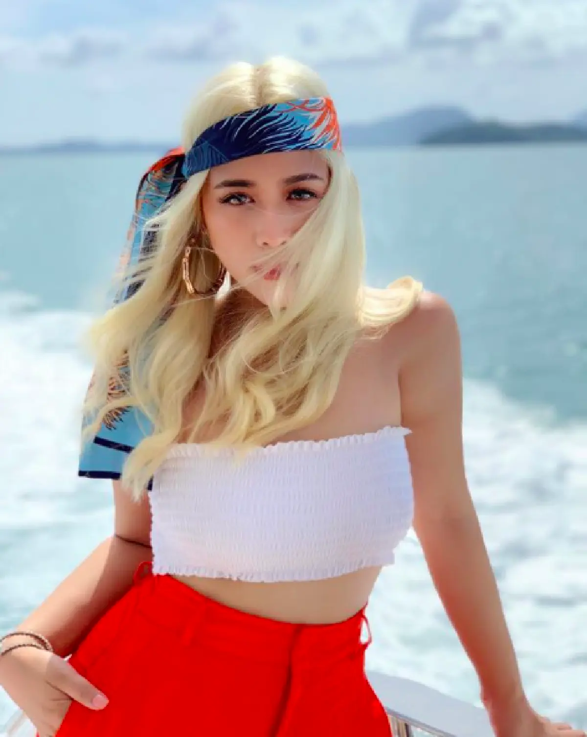 ส่อง 10 ภาพ “เพ็บ” น้องสาว “แพร วทานิกา” กับลุคอินเตอร์สุดแซ่บไม่แพ้พี่สาว