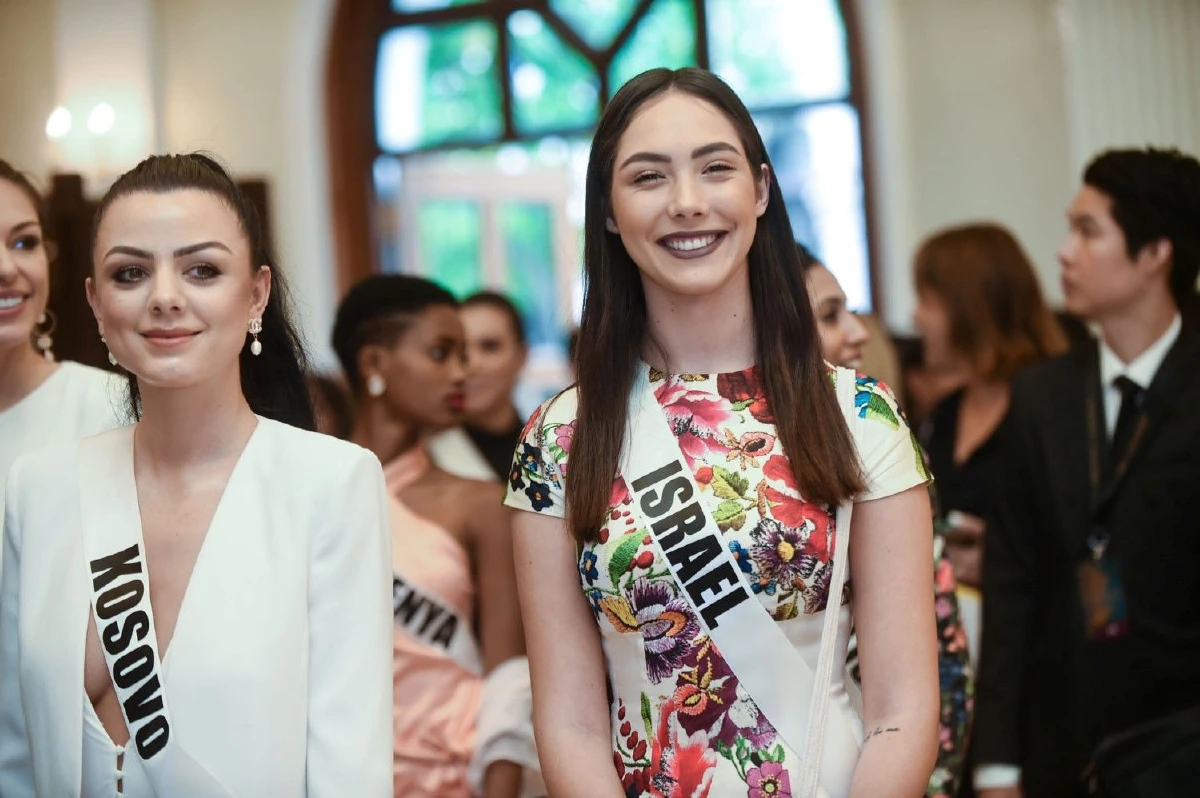 ภาพชุด "94สาวงาม" ผู้เข้าประกวดมิสยูนิเวิร์สเยือนทำเนียบฯ พบ"บิ๊กตู่"