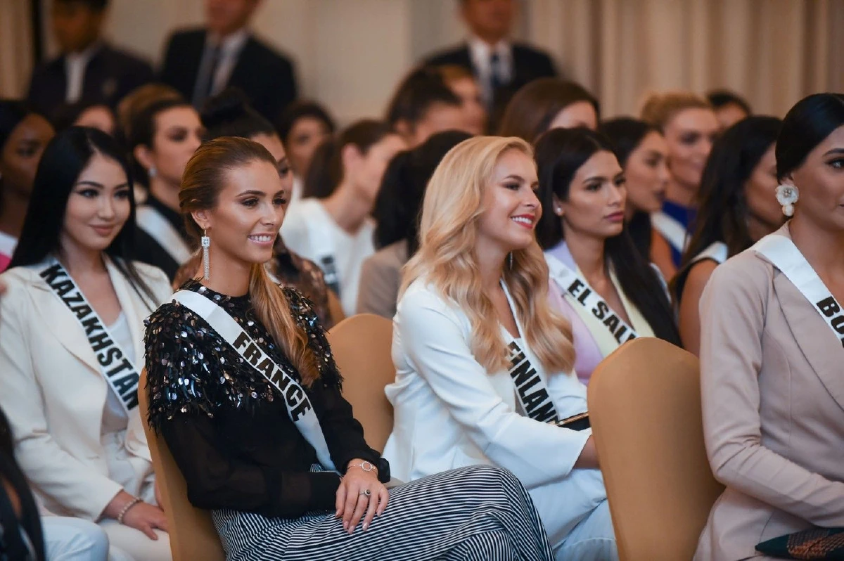 ภาพชุด "94สาวงาม" ผู้เข้าประกวดมิสยูนิเวิร์สเยือนทำเนียบฯ พบ"บิ๊กตู่"