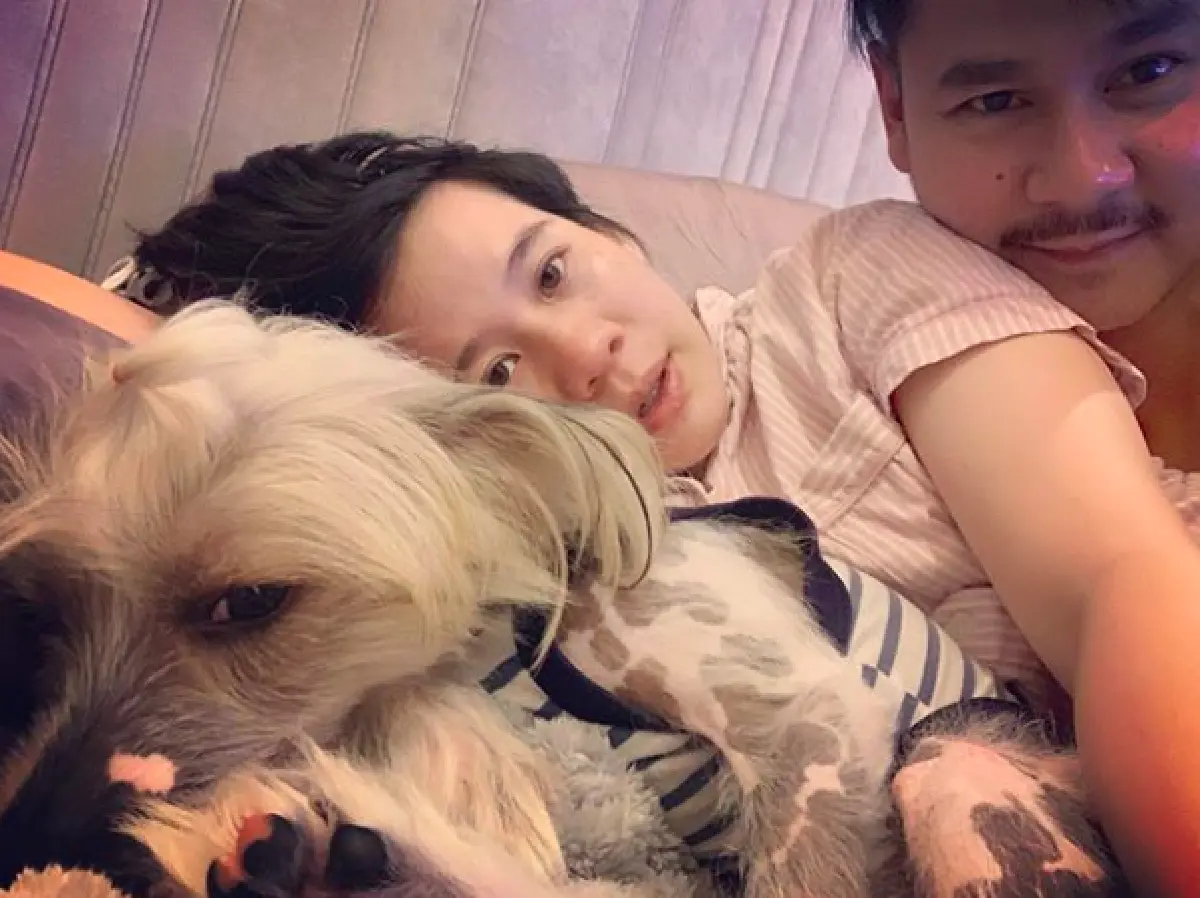 โมเมนต์น่ารัก! “เวฟ สาริน” แซวชุดคลุมท้องภรรยา “บุ้ง ใบหยก” ยังคงคอนเซ็ปต์เท่ๆ แบบเดิม