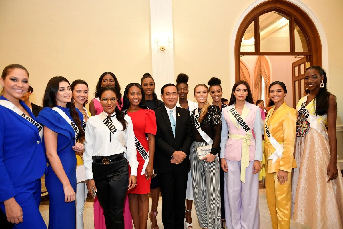 ภาพชุด "94สาวงาม" ผู้เข้าประกวดมิสยูนิเวิร์สเยือนทำเนียบฯ พบ"บิ๊กตู่"