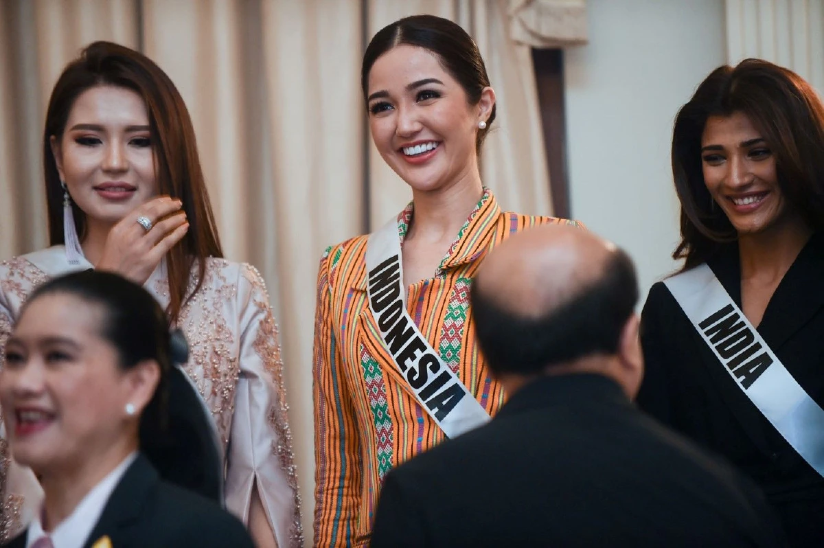 ภาพชุด "94สาวงาม" ผู้เข้าประกวดมิสยูนิเวิร์สเยือนทำเนียบฯ พบ"บิ๊กตู่"