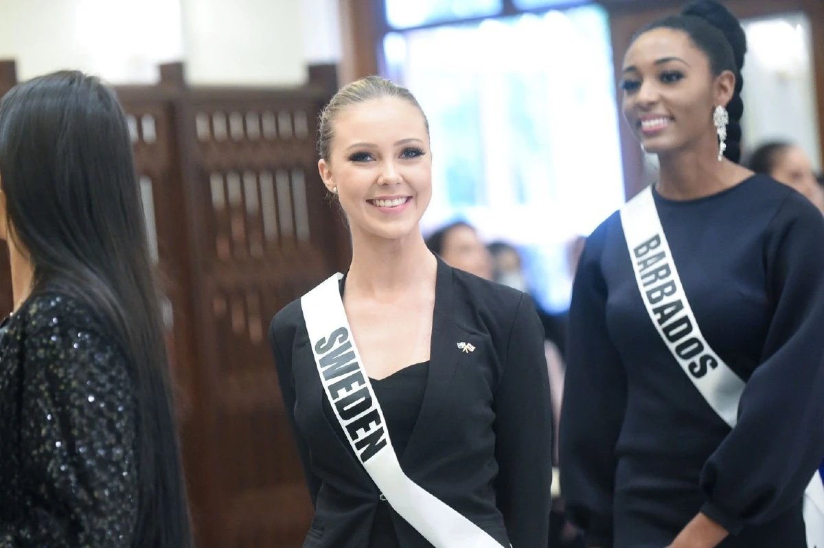 ภาพชุด "94สาวงาม" ผู้เข้าประกวดมิสยูนิเวิร์สเยือนทำเนียบฯ พบ"บิ๊กตู่"