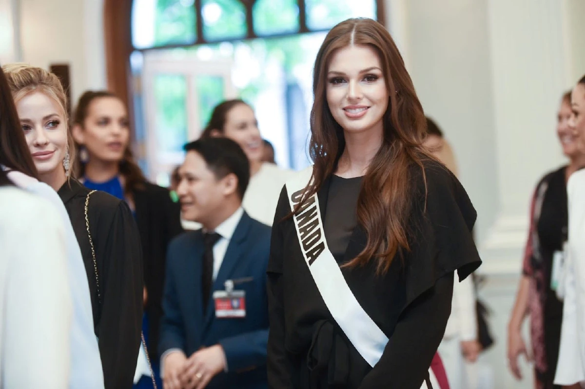 ภาพชุด "94สาวงาม" ผู้เข้าประกวดมิสยูนิเวิร์สเยือนทำเนียบฯ พบ"บิ๊กตู่"