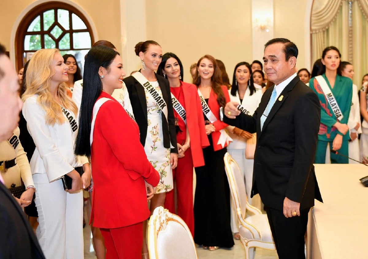 ภาพชุด "94สาวงาม" ผู้เข้าประกวดมิสยูนิเวิร์สเยือนทำเนียบฯ พบ"บิ๊กตู่"