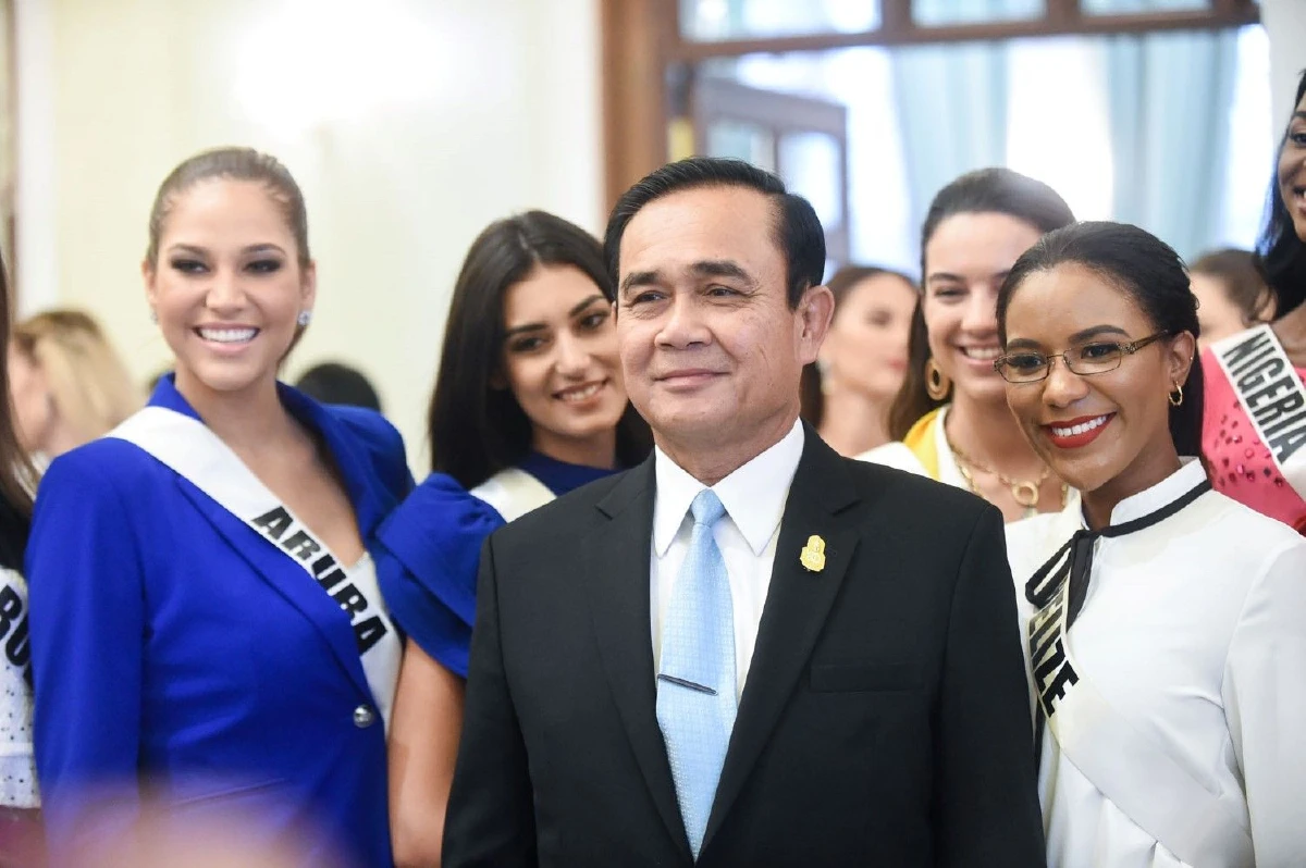 ภาพชุด "94สาวงาม" ผู้เข้าประกวดมิสยูนิเวิร์สเยือนทำเนียบฯ พบ"บิ๊กตู่"