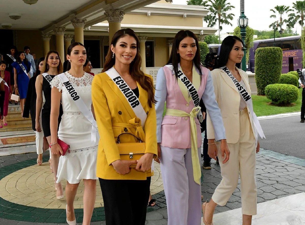 ภาพชุด "94สาวงาม" ผู้เข้าประกวดมิสยูนิเวิร์สเยือนทำเนียบฯ พบ"บิ๊กตู่"