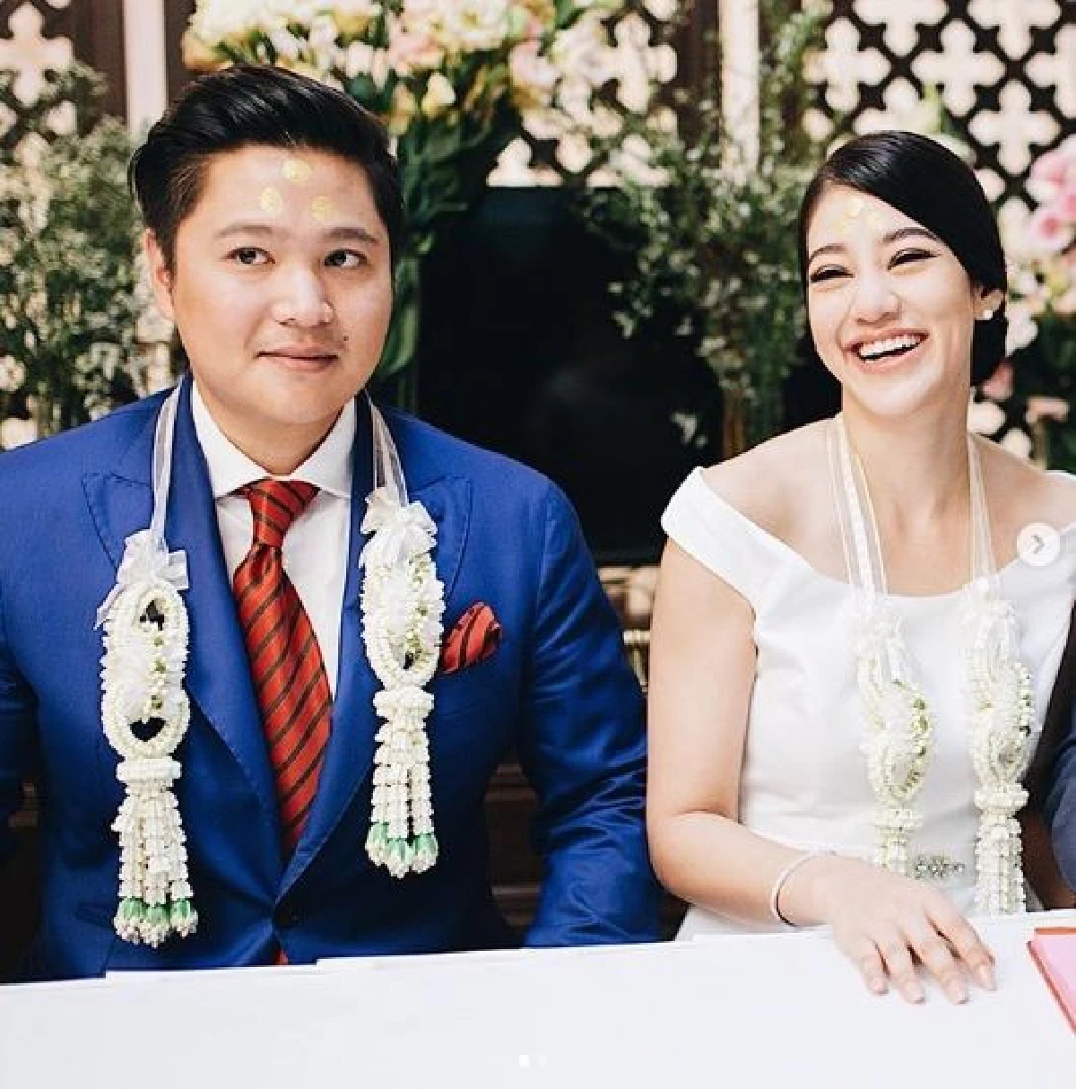 พิตต้า ควง อ๊อฟ เข้าพิธีแต่งงานแบบไทย พร้อมจดทะเบียนสมรสชื่นมื่น