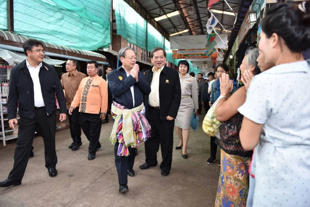 "สนธิรัตน์"ปลื้ม! ชาวบ้านขอบคุณรัฐบาลช่วยลดค่าครองชีพ ขอคงบัตรสวัสดิการตลอดไป
