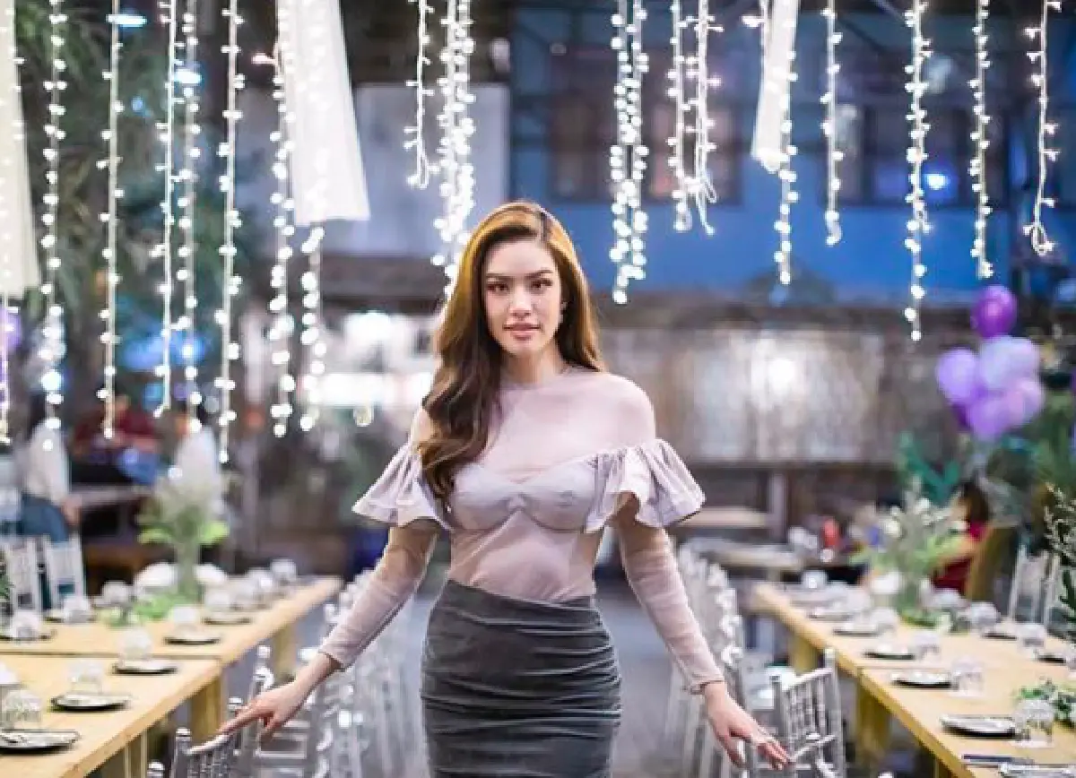 "เกรซ กาญจน์เกล้า” จัดงานปาร์ตี้วันเกิด พร้อมเปิดตัวหนุ่มหล่อตี๋ ใช่หวานใจหรือไม่