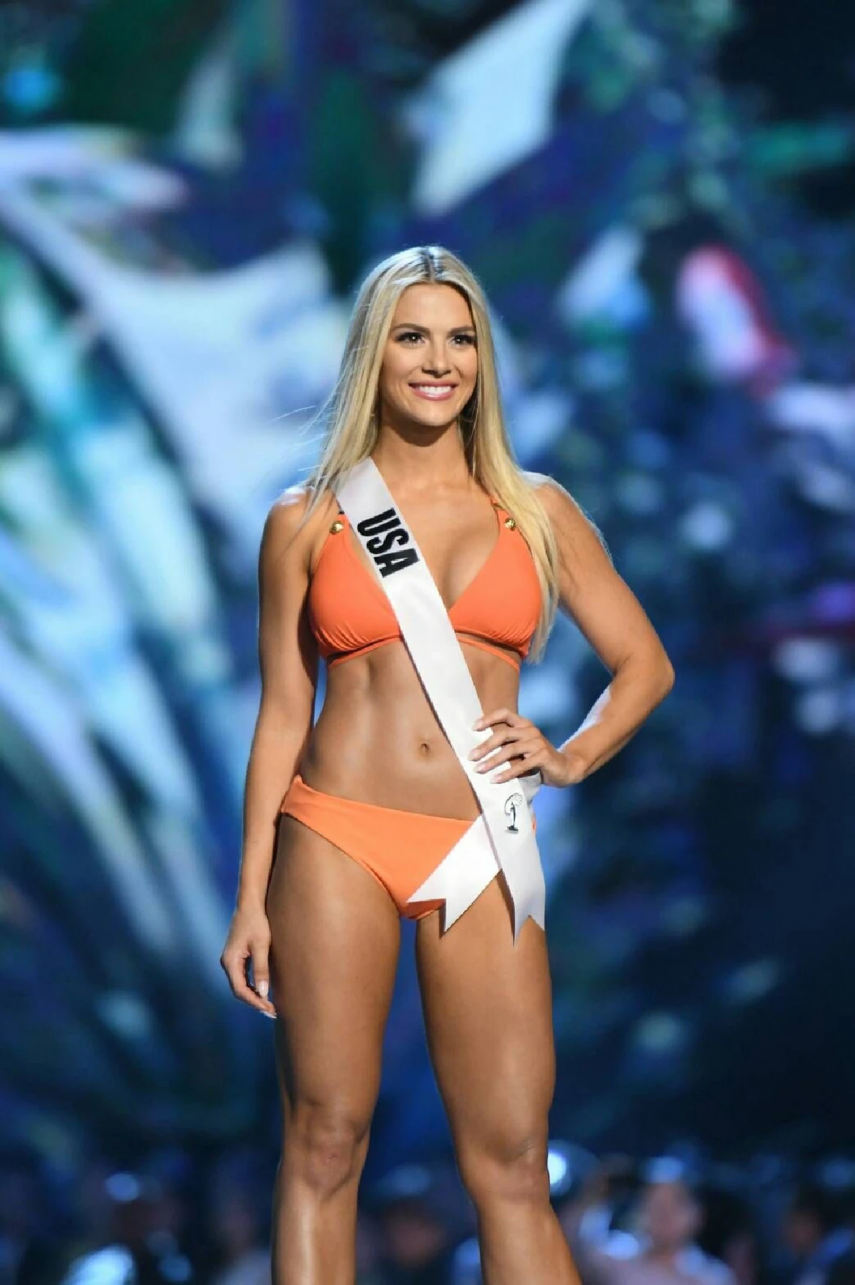 สาวงามประชันโฉม"มิสยูนิเวิร์ส 2018"รอบแรก ในชุดว่ายน้ำทรงออกแบบโดยพระองค์หญิงฯ