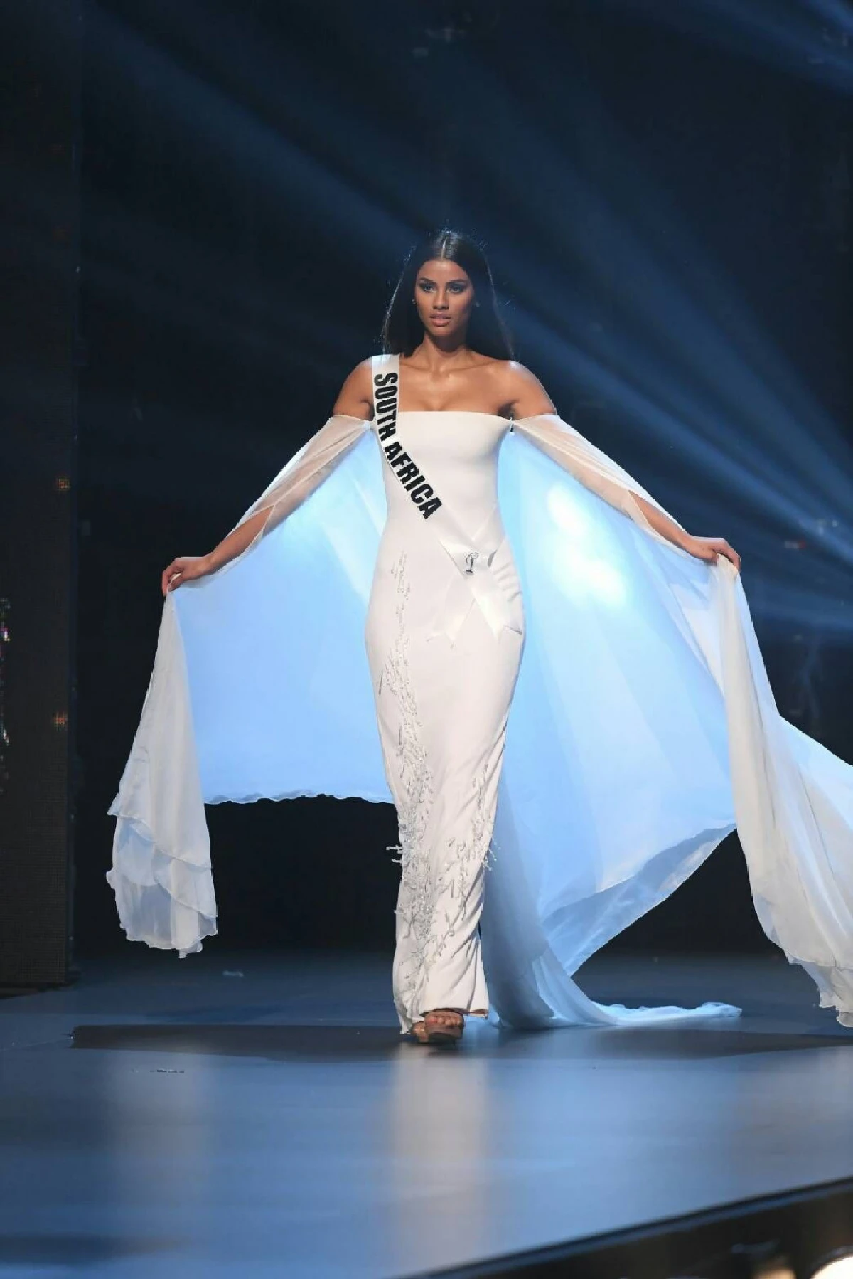 สาวงามประชันโฉม"มิสยูนิเวิร์ส 2018"รอบแรก ในชุดว่ายน้ำทรงออกแบบโดยพระองค์หญิงฯ