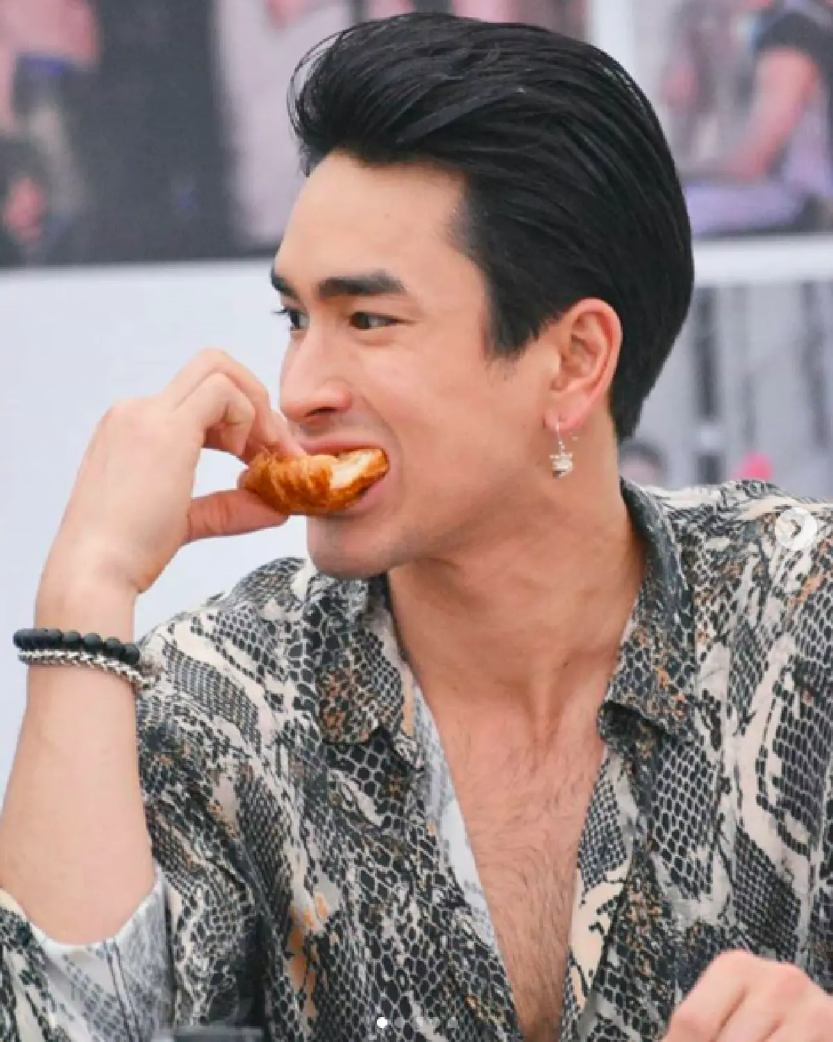 โอปป้ามาเอง! "ณเดชน์ คูกิมิยะ” กับลุคแบบแบดบอย ปลดกระดุมเสื้อ ใส่ตุ้มหูห้อย