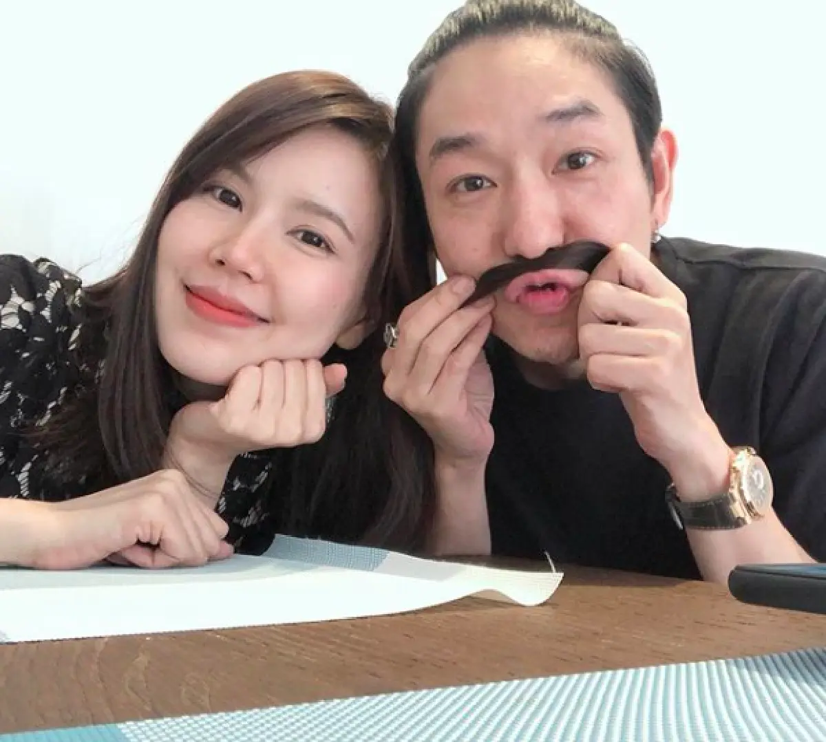 “บอย-เจี๊ยบ” ปล่อยภาพพรีเวดดิ้งรูปแรก พร้อมรอยยิ้มที่มีแต่ความสุขของทั้งคู่